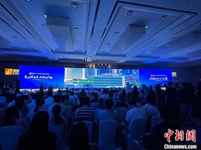 ͼΪ�ⲩ�ῪĻʽ�ֳ����������� ��