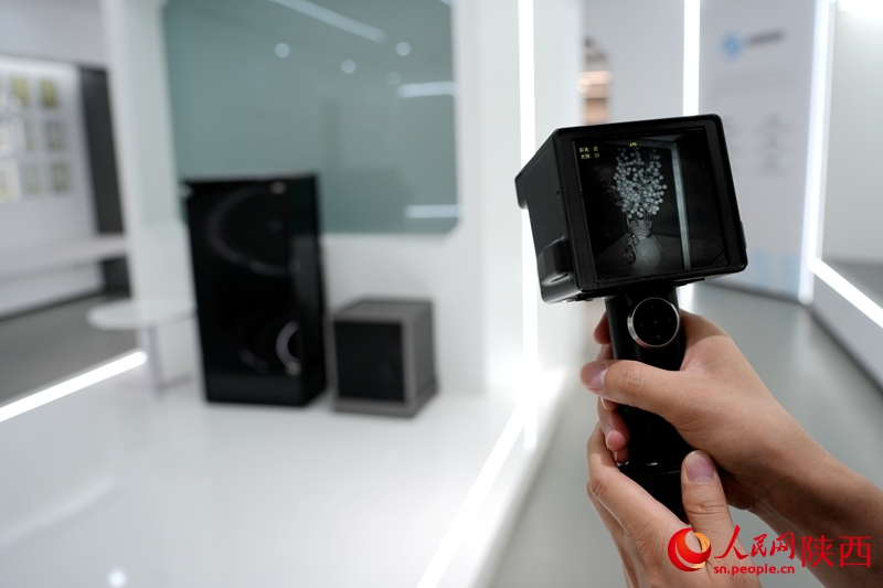 手持式穿透成像仪成像效果。人民网记者 孙挺摄